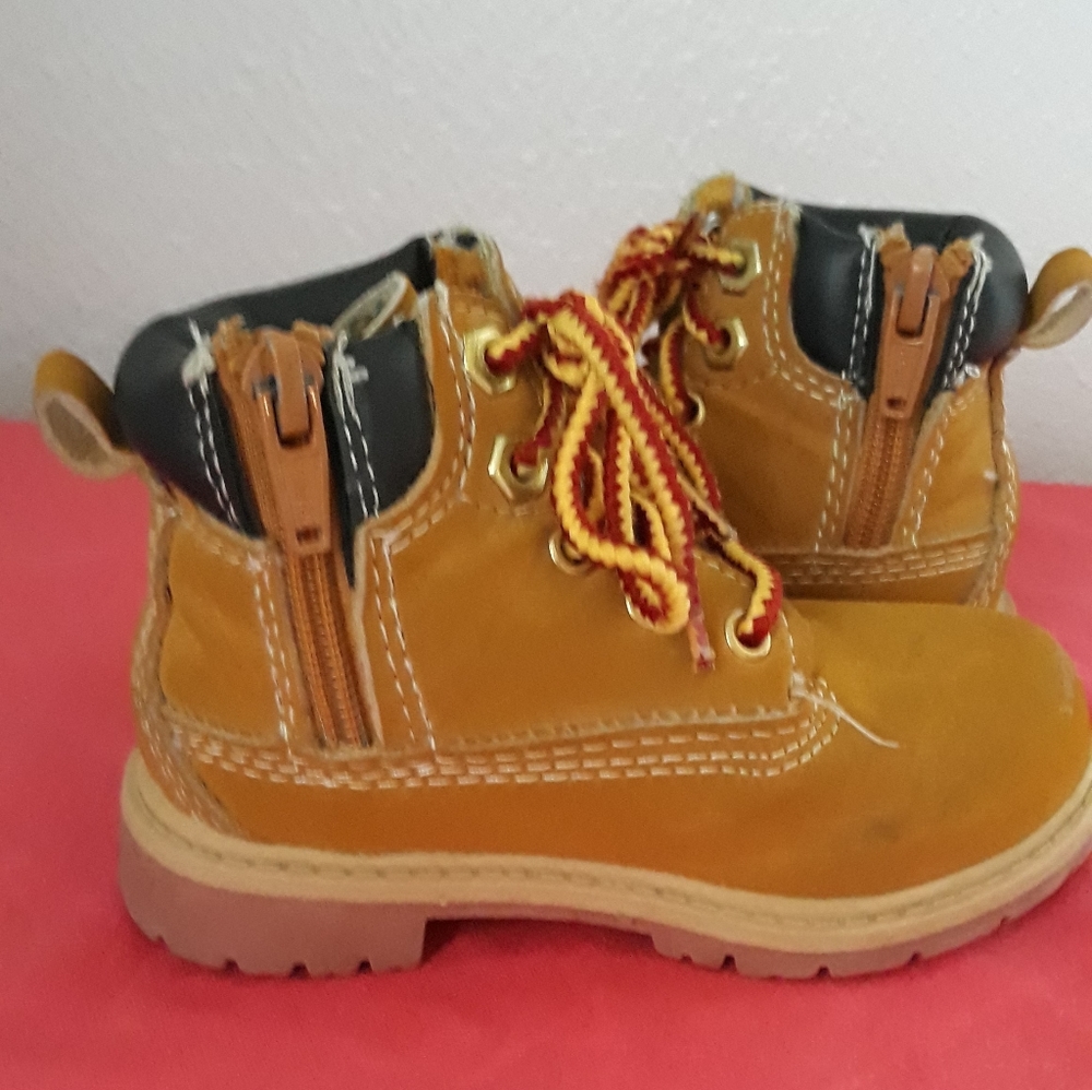 ❤❤ FADED GLORY SHOES SIZE 7 BABY